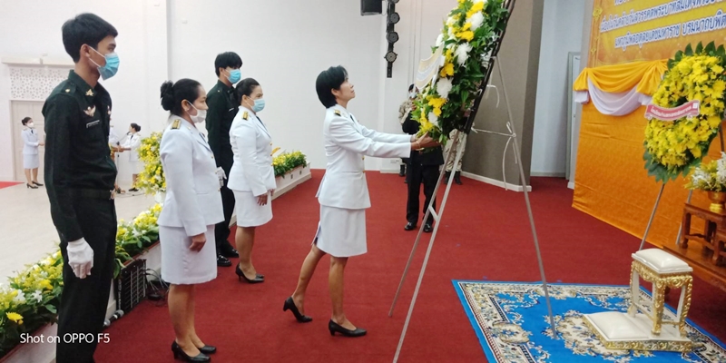 ﻿สำนักงานบังคับคดีกลุ่มจังหวัดที่ 6 (Sandbox) ร่วมพิธีวางพวงมาลาและถวายบังคม เนื่องในวันคล้ายวันสวรรคต พระบาทสมเด็จพระบรมชนกาธิเบศร มหาภูมิพลอดุลยเดชมหาราช บรมนาถบพิตร 13 ตุลาคม 2563